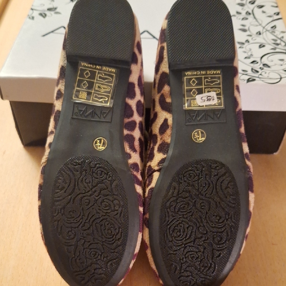 Anna Leopard Print Women's Flats - Picture 5 of 6